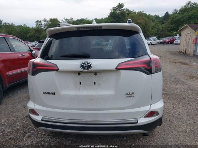 2018 TOYOTA RAV4 XLE 16
