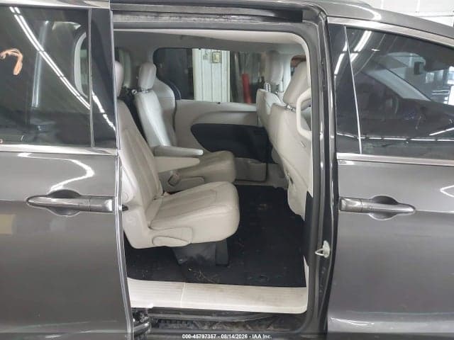 2021 CHRYSLER VOYAGER LXI 8