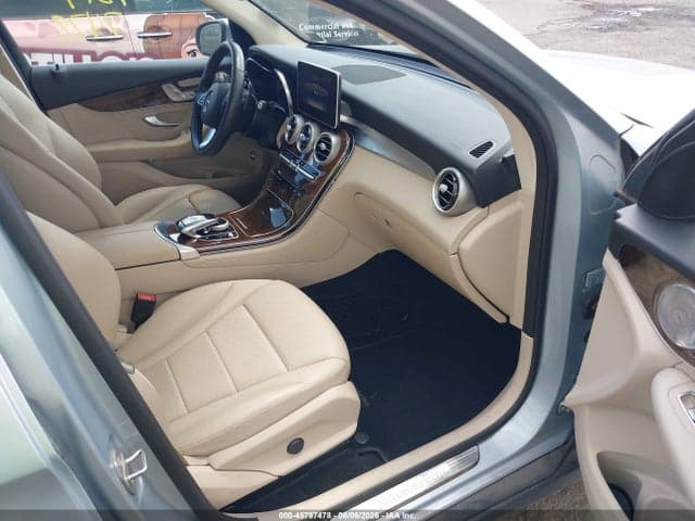 2017 MERCEDES-BENZ GLC 300 4MATIC 5