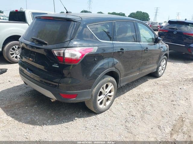2017 FORD ESCAPE SE 4