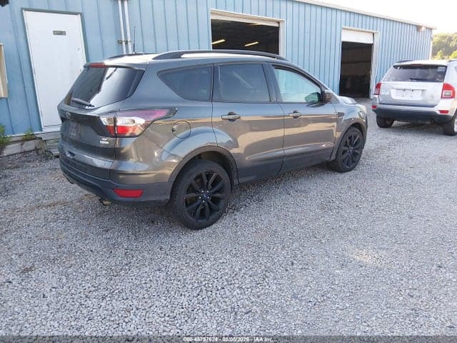 2017 FORD ESCAPE SE 4