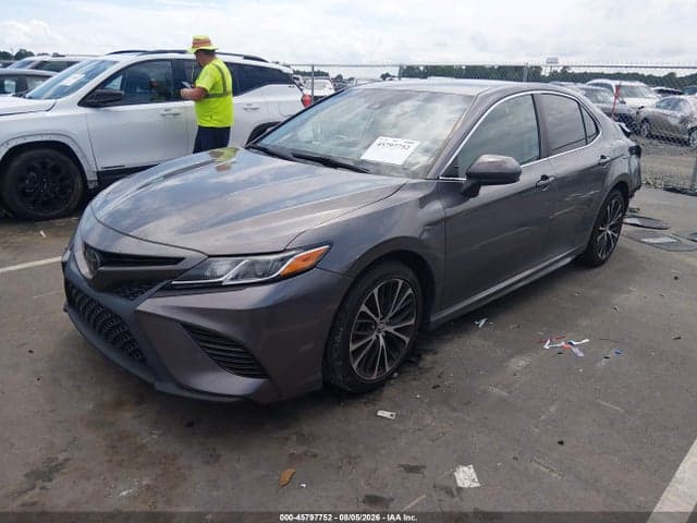 2019 TOYOTA CAMRY SE 2