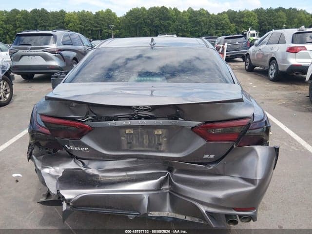 2019 TOYOTA CAMRY SE 17