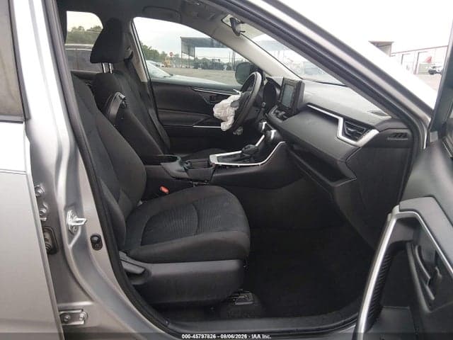 2020 TOYOTA RAV4 LE 5