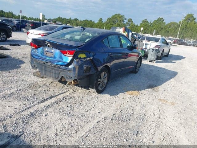 2017 HYUNDAI ELANTRA SE 4