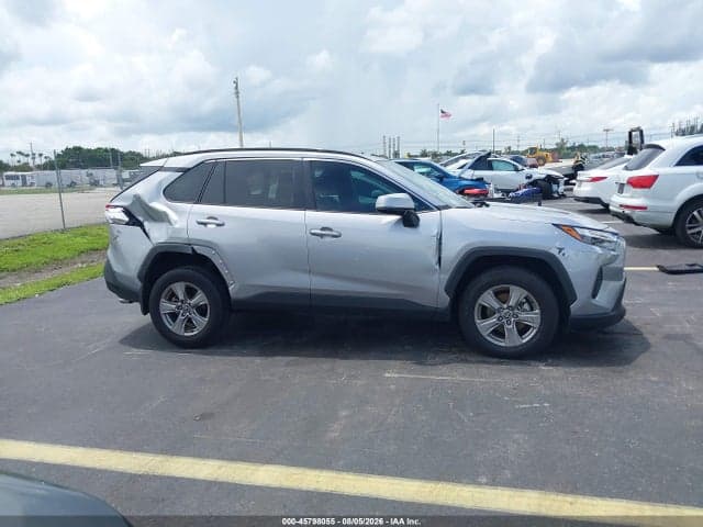 2025 TOYOTA RAV4 XLE 13