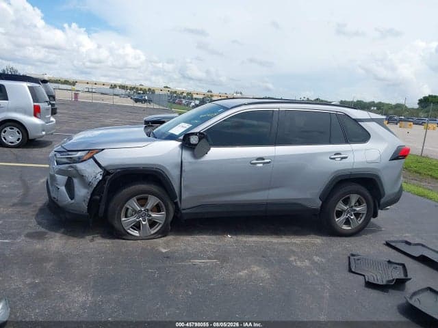2025 TOYOTA RAV4 XLE 14