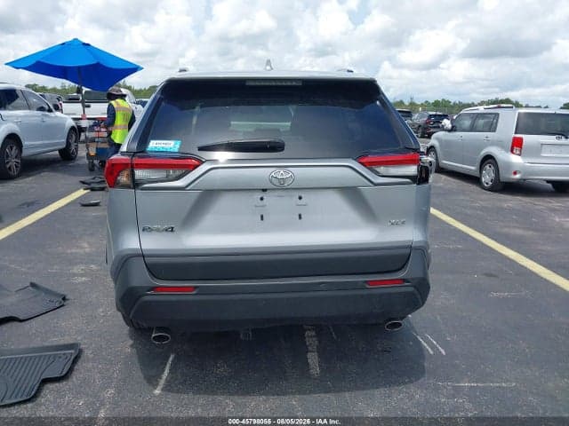 2025 TOYOTA RAV4 XLE 16