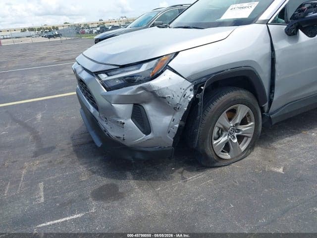 2025 TOYOTA RAV4 XLE 6