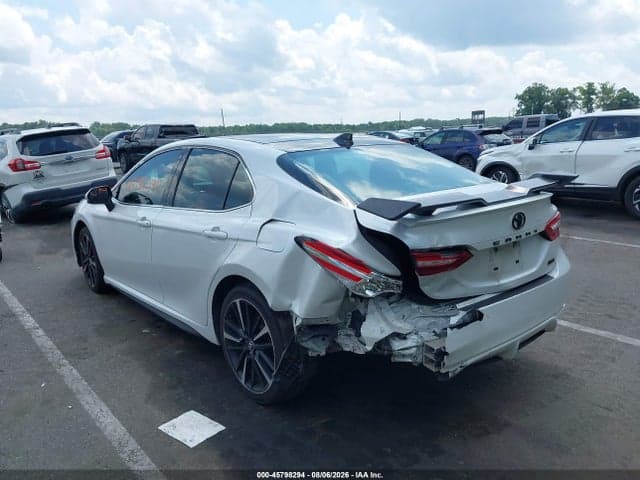 2020 TOYOTA CAMRY XSE 3