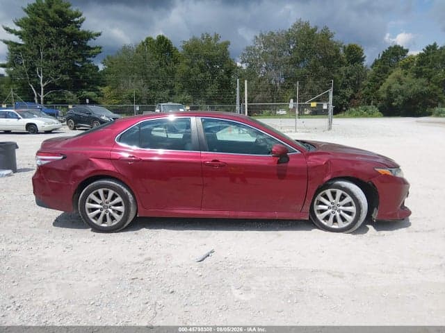 2018 TOYOTA CAMRY LE 14