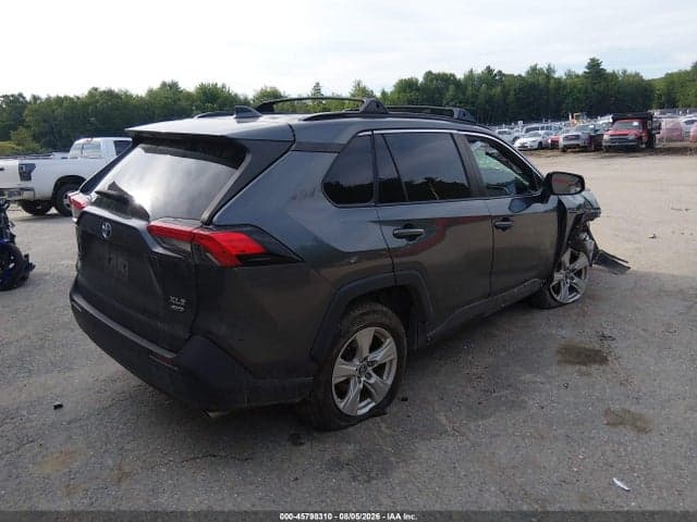 2020 TOYOTA RAV4 XLE 4