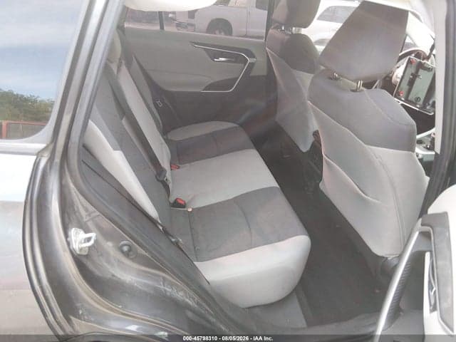 2020 TOYOTA RAV4 XLE 8
