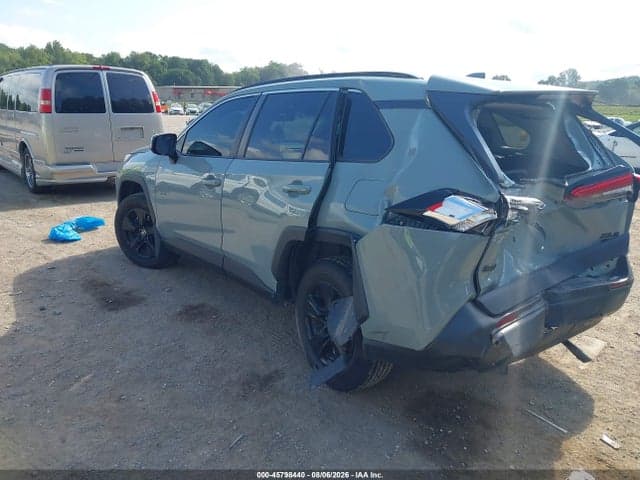 2022 TOYOTA RAV4 XLE 3