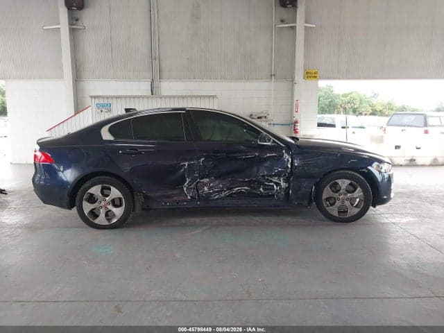 2018 JAGUAR XE 25T 13