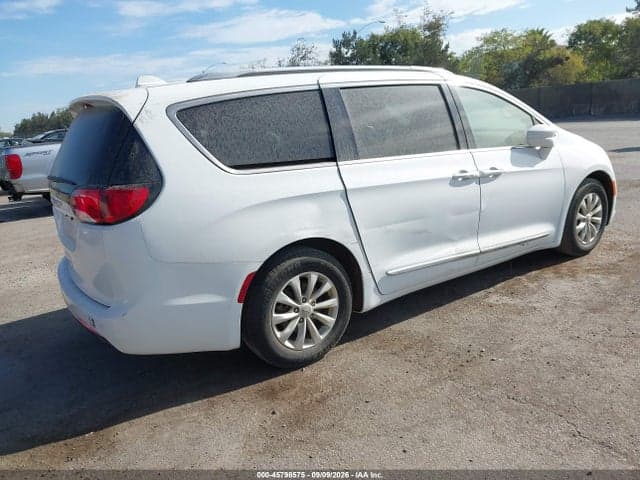 2019 CHRYSLER PACIFICA TOURING L 4