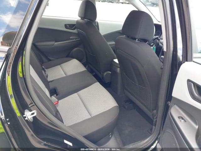 2021 HYUNDAI KONA SE 8