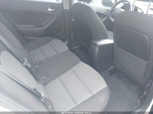 2017 KIA FORTE S 8
