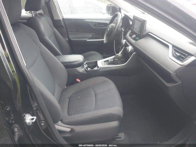 2020 TOYOTA RAV4 LE 5