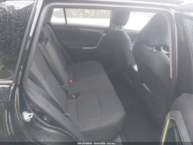 2020 TOYOTA RAV4 LE 8