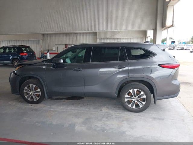 2021 TOYOTA HIGHLANDER XLE 14