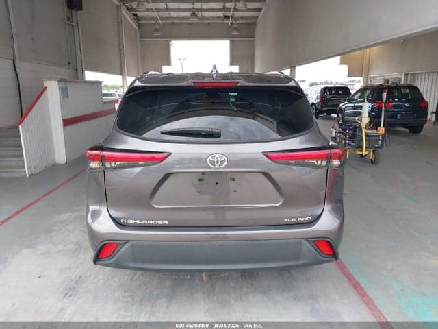 2021 TOYOTA HIGHLANDER XLE 16