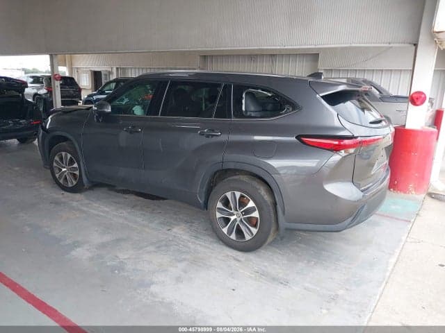 2021 TOYOTA HIGHLANDER XLE 3