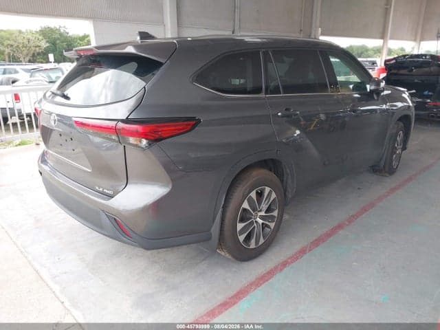 2021 TOYOTA HIGHLANDER XLE 4