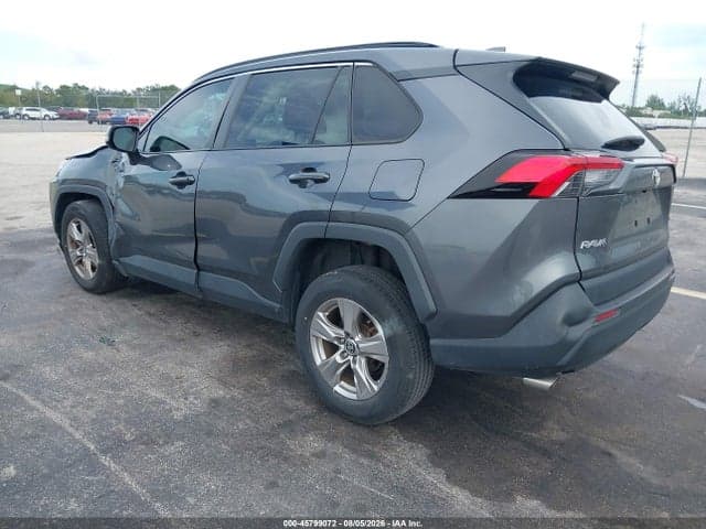 2023 TOYOTA RAV4 XLE 3
