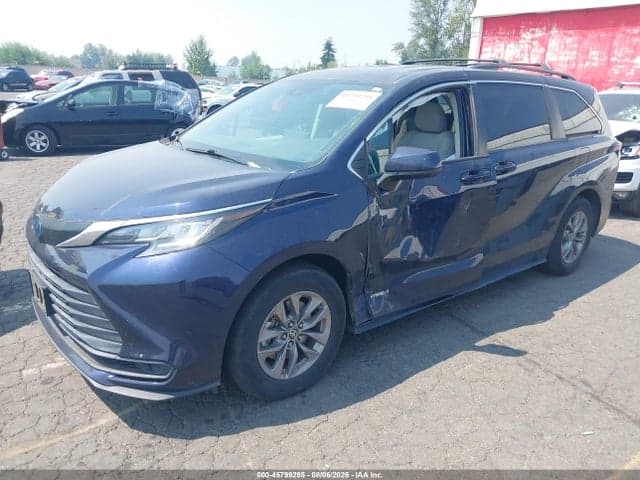 2021 TOYOTA SIENNA LE 2