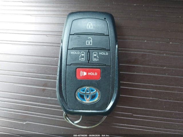 2021 TOYOTA SIENNA LE 11
