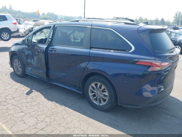 2021 TOYOTA SIENNA LE 3