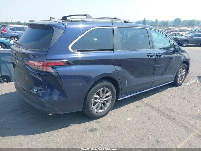 2021 TOYOTA SIENNA LE 4
