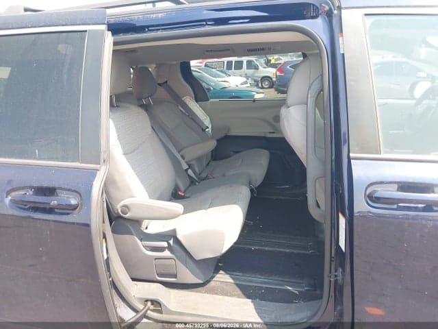 2021 TOYOTA SIENNA LE 8