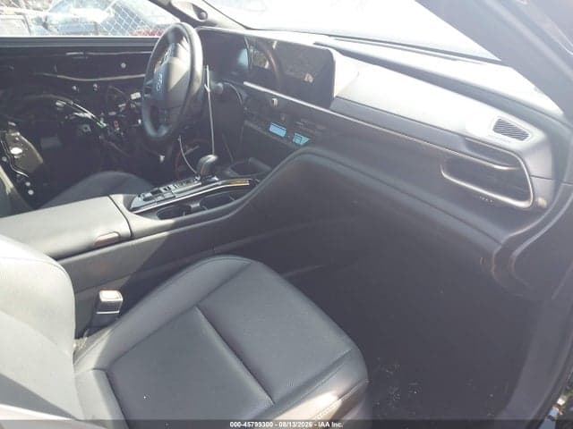 2025 TOYOTA CROWN SIGNIA LIMITED 5