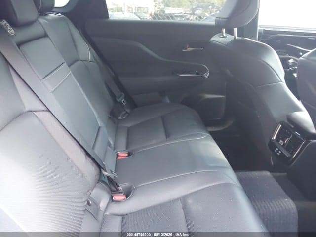 2025 TOYOTA CROWN SIGNIA LIMITED 8