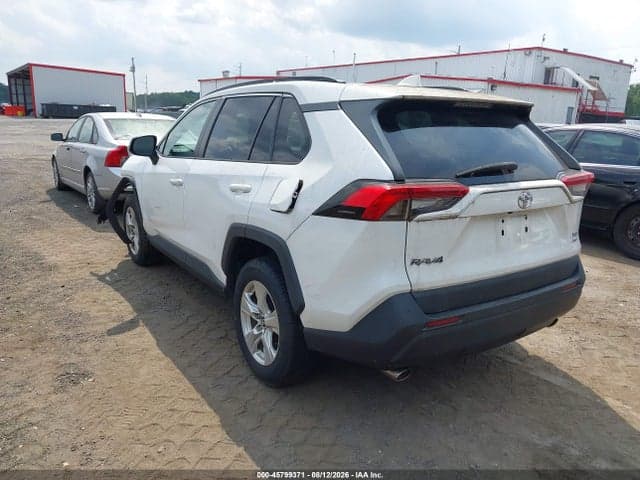 2020 TOYOTA RAV4 XLE 3