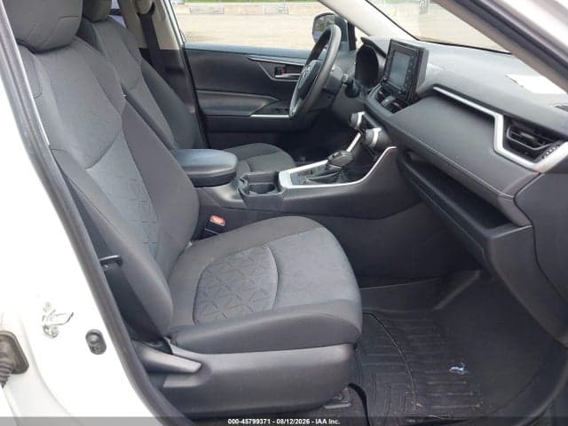 2020 TOYOTA RAV4 XLE 5