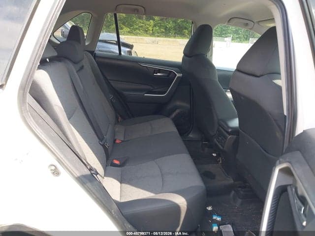 2020 TOYOTA RAV4 XLE 8