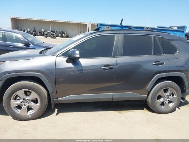 2022 TOYOTA RAV4 XLE 14