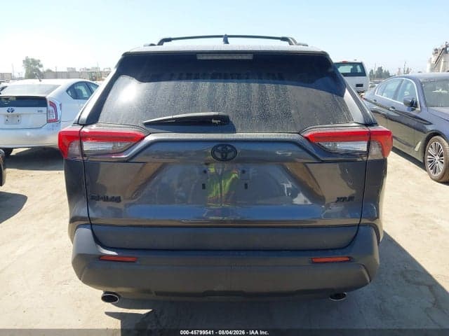 2022 TOYOTA RAV4 XLE 16