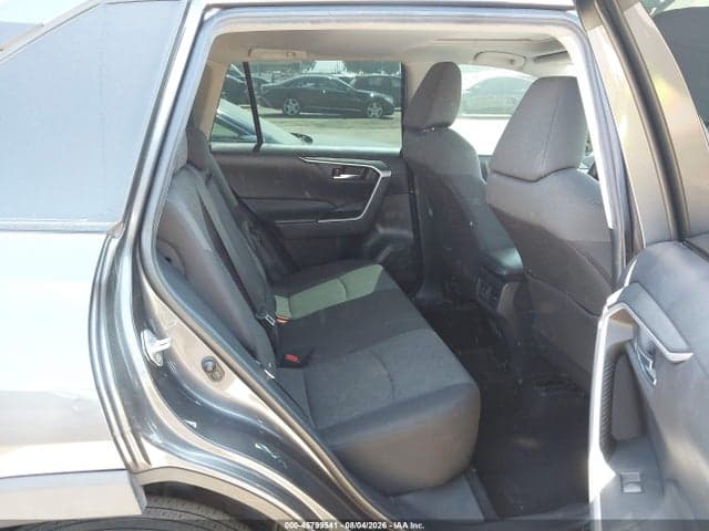 2022 TOYOTA RAV4 XLE 8