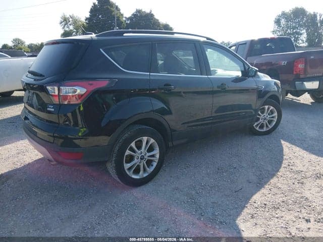 2017 FORD ESCAPE SE 4