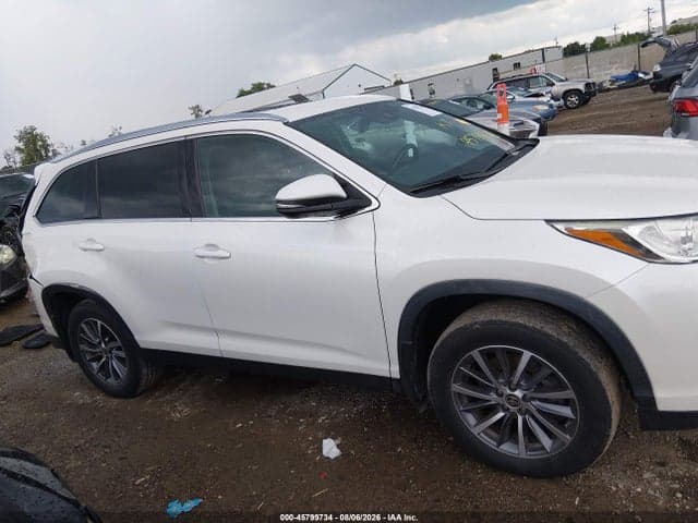2019 TOYOTA HIGHLANDER XLE 14
