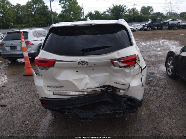 2019 TOYOTA HIGHLANDER XLE 17