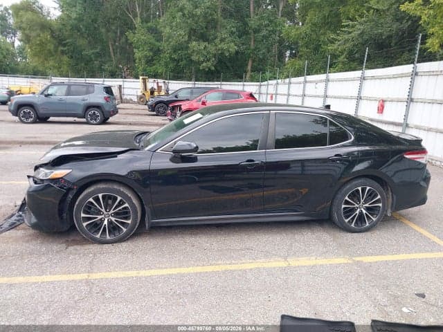 2020 TOYOTA CAMRY SE 14
