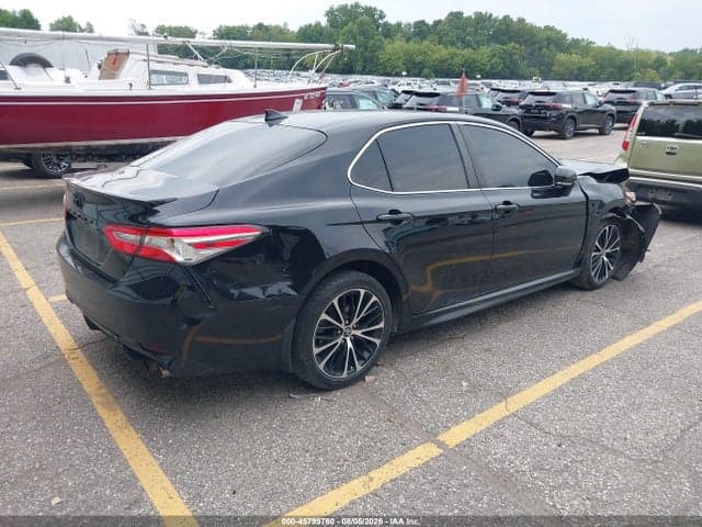 2020 TOYOTA CAMRY SE 4