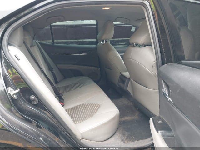 2020 TOYOTA CAMRY SE 8