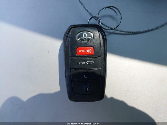 2025 TOYOTA CAMRY XLE 11