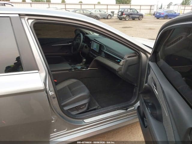 2025 TOYOTA CAMRY XLE 5